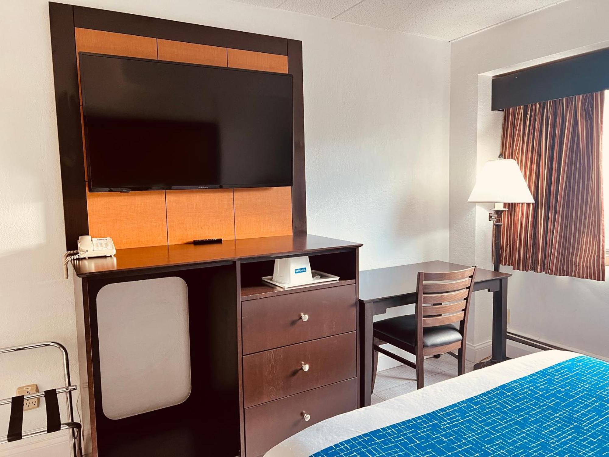 Travelodge By Wyndham Valleyfair Shakopee Exterior photo