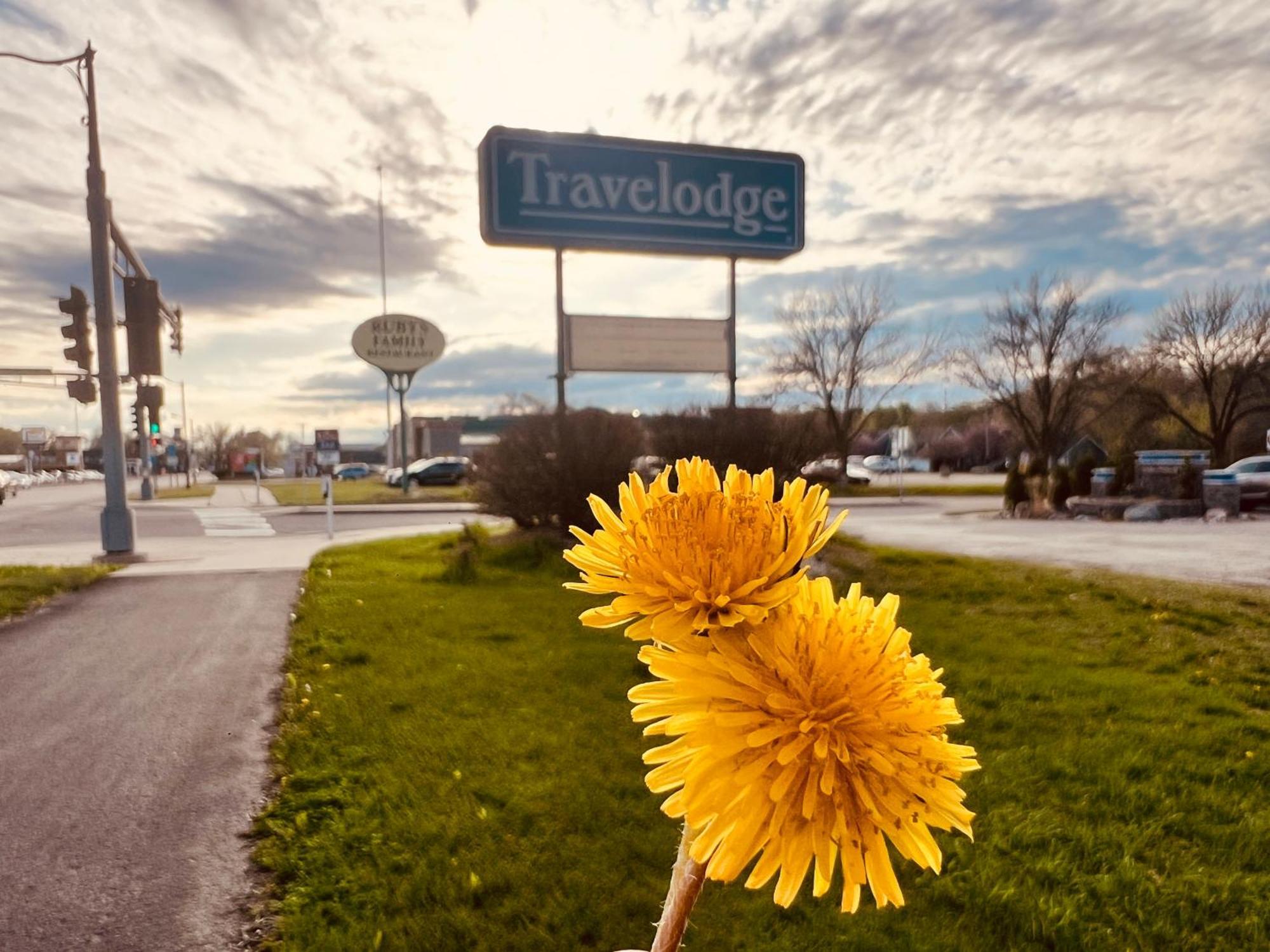 Travelodge By Wyndham Valleyfair Shakopee Exterior photo