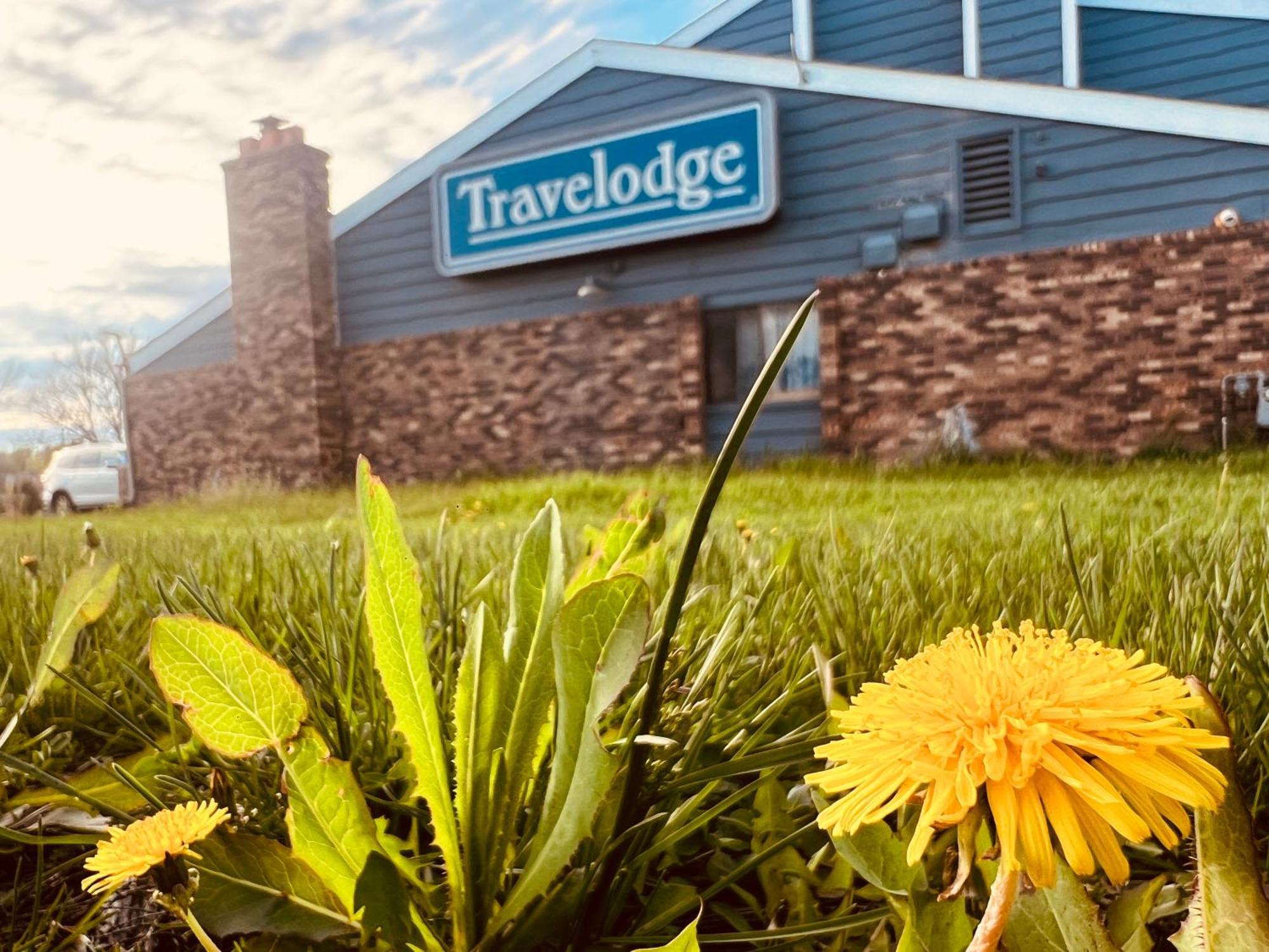 Travelodge By Wyndham Valleyfair Shakopee Exterior photo