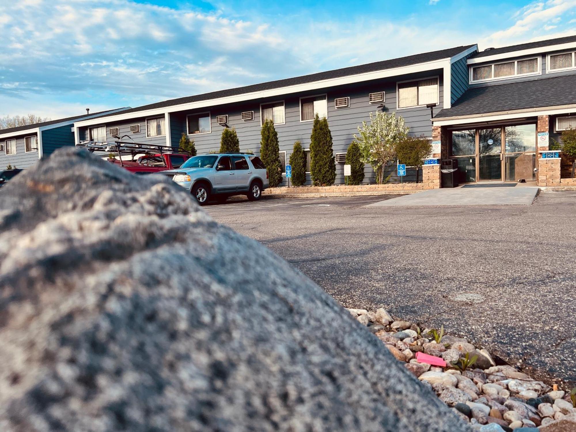 Travelodge By Wyndham Valleyfair Shakopee Exterior photo
