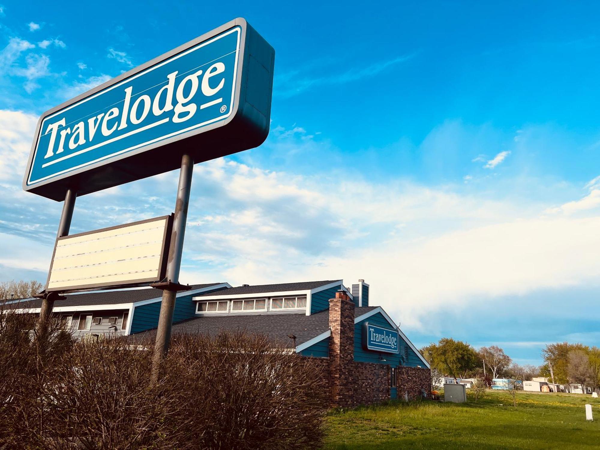 Travelodge By Wyndham Valleyfair Shakopee Exterior photo