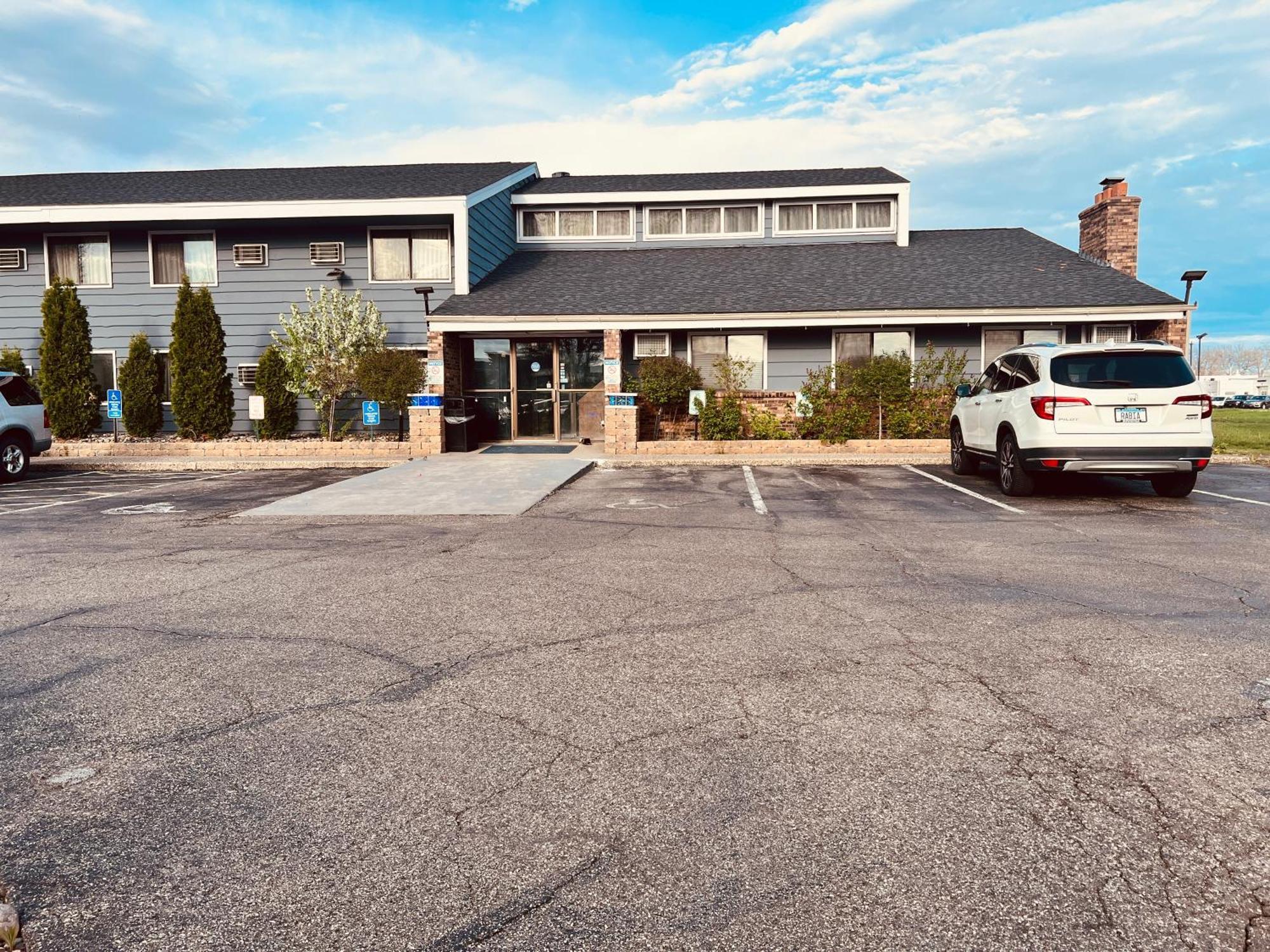 Travelodge By Wyndham Valleyfair Shakopee Exterior photo