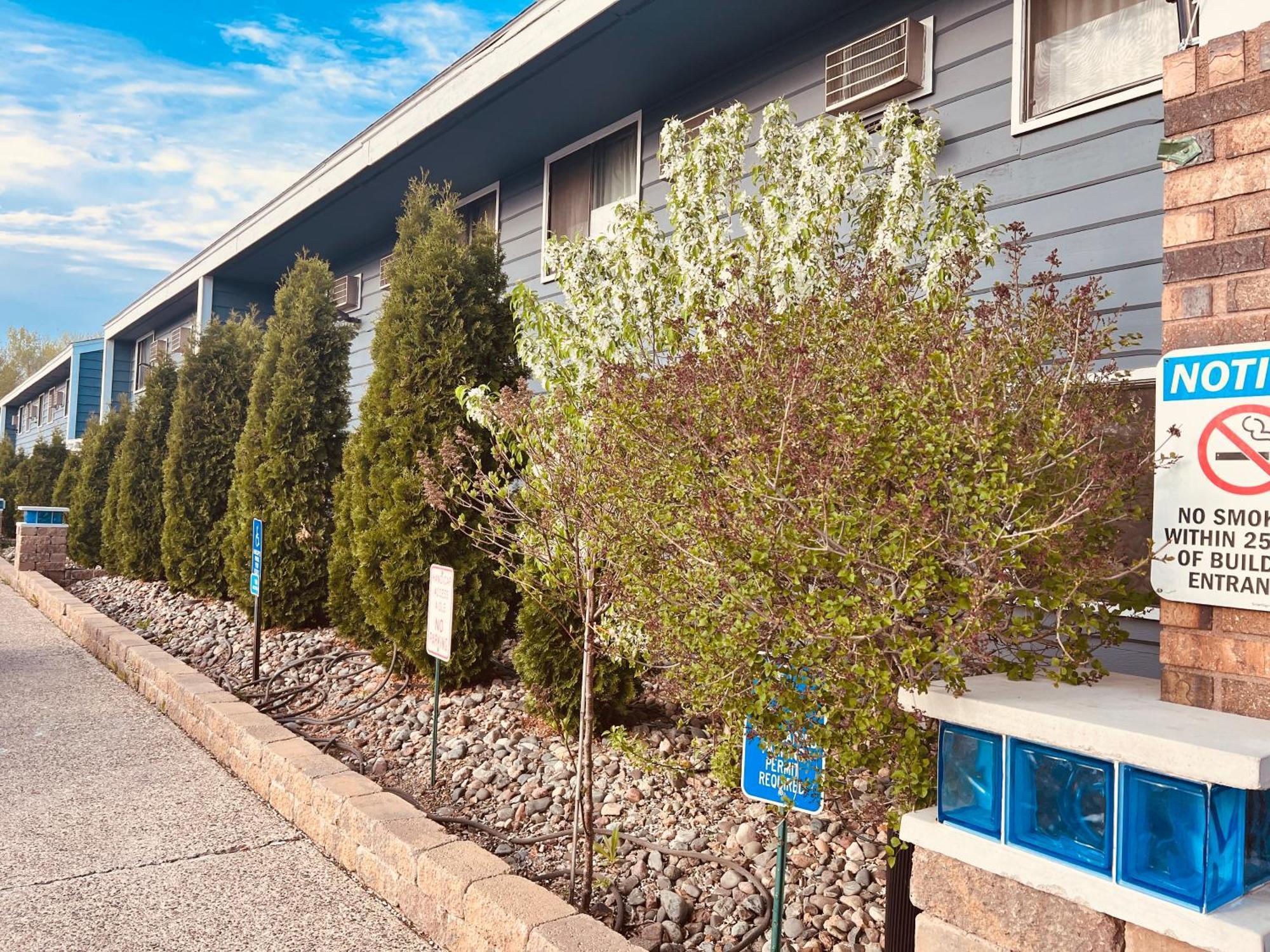 Travelodge By Wyndham Valleyfair Shakopee Exterior photo