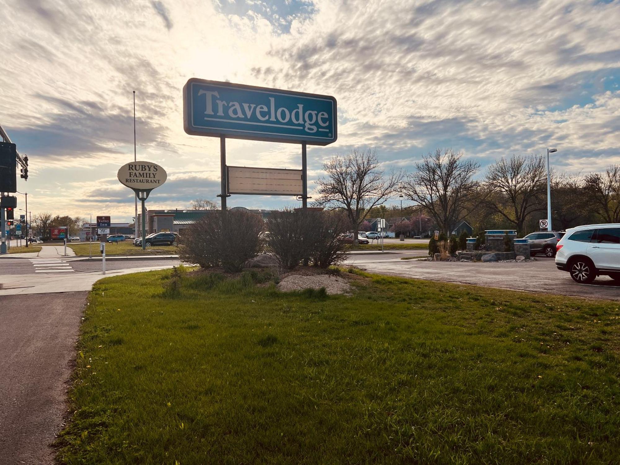 Travelodge By Wyndham Valleyfair Shakopee Exterior photo